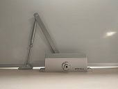 Дверной доводчик для двери морозостойкий mantella Серебро до 95 кг