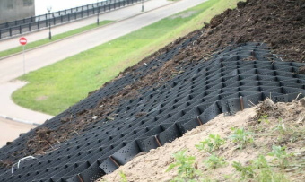 Георешетка объемная 10/30 210*210 мм, толщина 1,5 мм, высота 100 мм